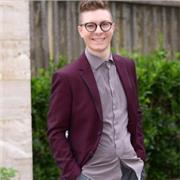 Laureato in Politiche sociali e servizio sociale